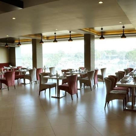 Hotel Kc Manor à Jamshedpur Extérieur photo