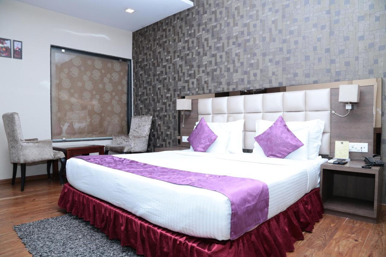 Hotel Kc Manor à Jamshedpur Extérieur photo