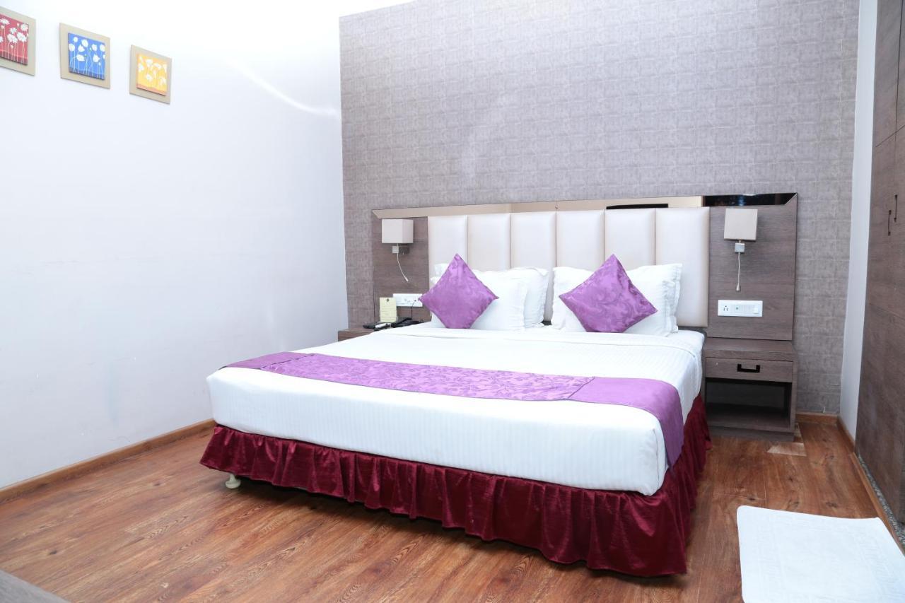 Hotel Kc Manor à Jamshedpur Extérieur photo