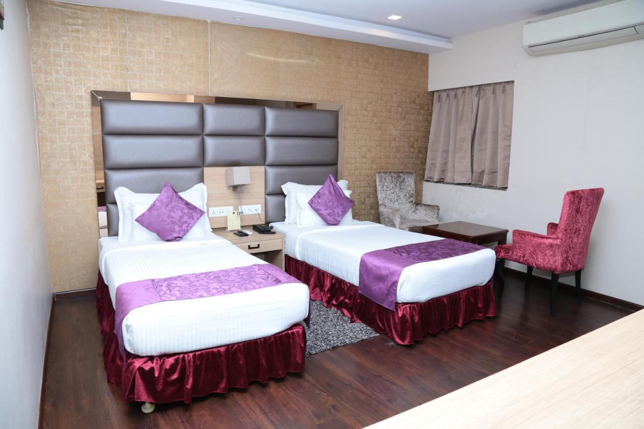Hotel Kc Manor à Jamshedpur Extérieur photo