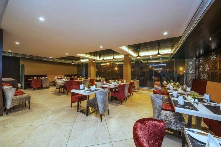 Hotel Kc Manor à Jamshedpur Extérieur photo